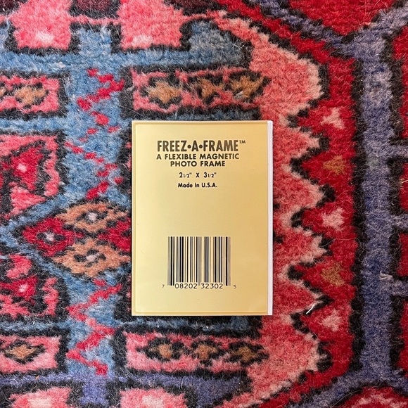 Freez A Frame Magnetic Photo Frame, Yellow - Picture 5 of 9